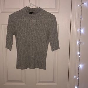 Gray fitted quarter sleeve shirt